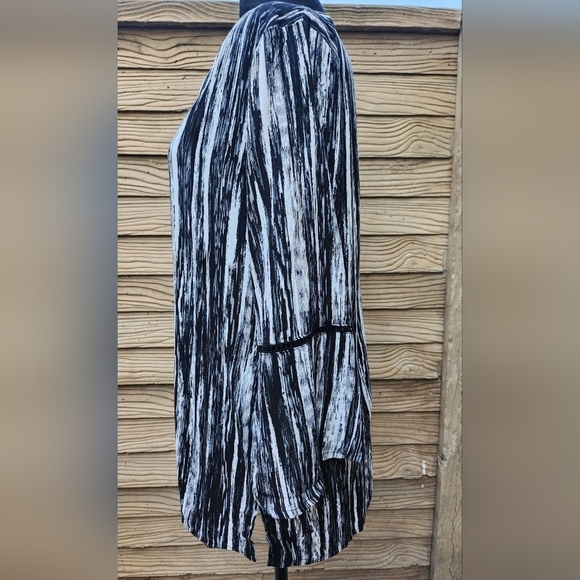 NWT Gloria Vanderbilt Black & White Blouse Size Small - Picture 4 of 14